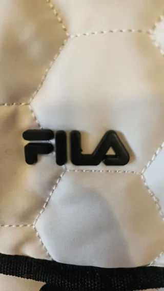 Mochila Fila acolchada blanca y negra