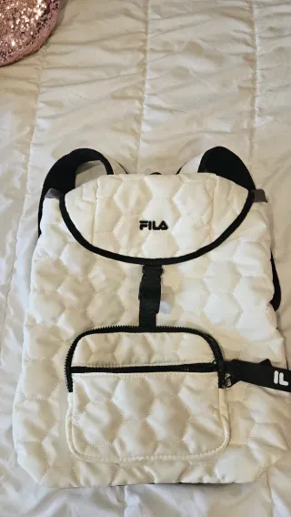 Mochila Fila acolchada blanca y negra
