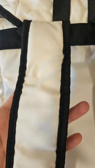 Mochila Fila acolchada blanca y negra