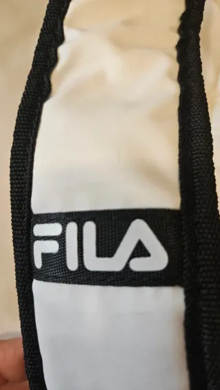 Mochila Fila acolchada blanca y negra