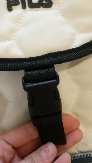 Mochila Fila acolchada blanca y negra