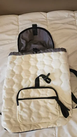 Mochila Fila acolchada blanca y negra