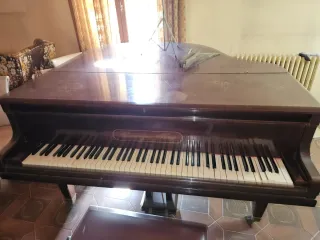 Piano de cola antiguo