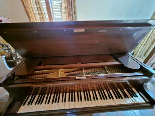 Piano de cola antiguo