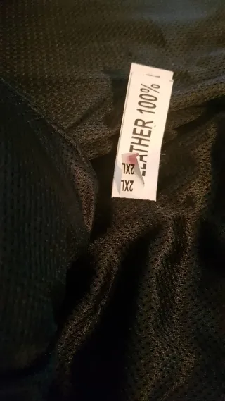 Chaqueta de moto piel negra con capucha