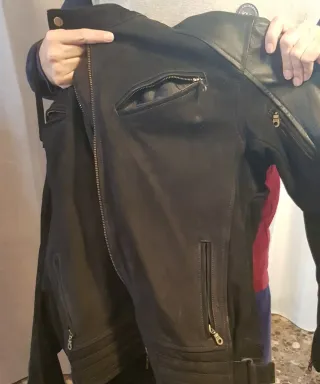 Chaqueta de moto piel negra con capucha