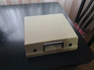 Máquina de escribir Olympia Traveller de Luxe