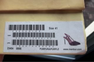 Zapatos de fiesta morados y plateados