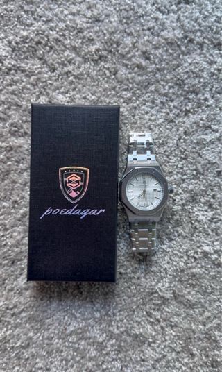 Reloj Poedagar Plata y Blanco