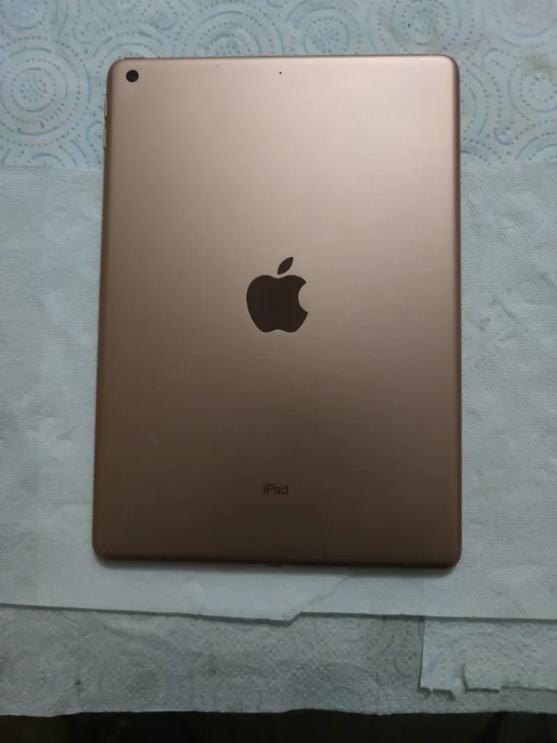 Apple iPad 6ª Gen  Dorado A1893 afbeelding 4