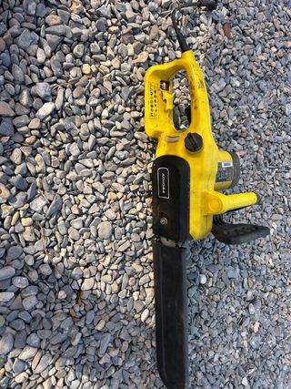 Motosierra eléctrica amarilla