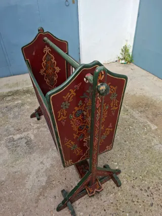 Cuna Marroquí Madera Pintada a Mano