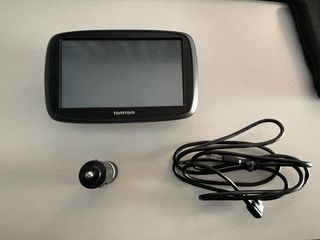 Navegador GPS TomTom con cargador