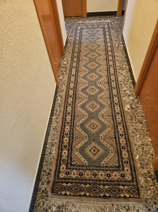 Alfombra de pasillo diseño geométrico