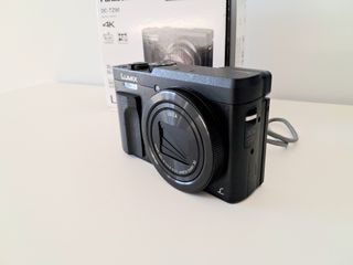Cámara Panasonic Lumix TZ90 con caja