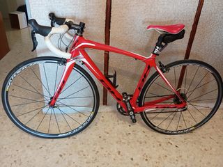 Bicicleta de carretera BH Roja