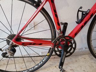 Bicicleta de carretera BH Roja