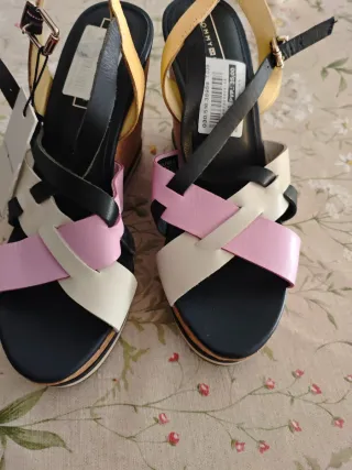 Sandalias cuña Tommy Hilfiger! Da menos talla !