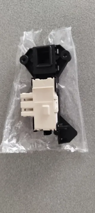 Bloqueo Puerta Lavadora Whirlpool AWM 8082