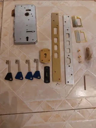 Cerradura ARCU Serie Corta 302-50 Derecha