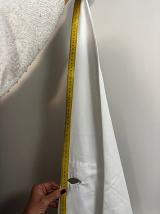 Túnica infantil blanca de cola