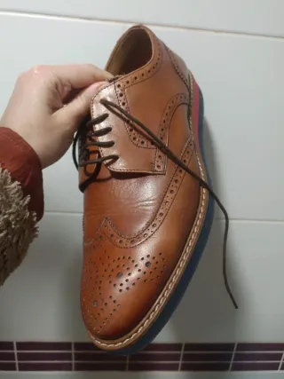 Zapatos de cuero marrones