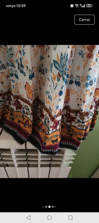 Falda larga blanca estampada.