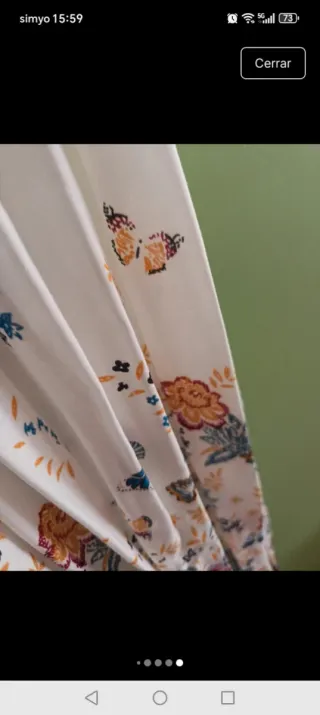 Falda larga blanca estampada.