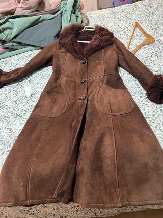 Abrigo largo de piel marrón