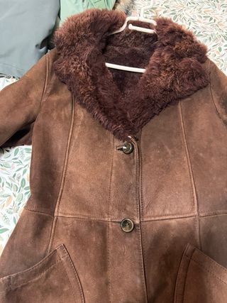 Abrigo largo de piel marrón