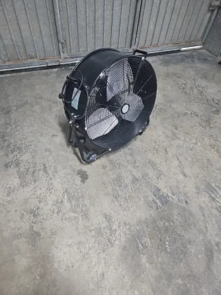 Ventilador industrial negro