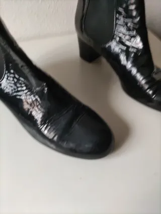 Botines charol tacón