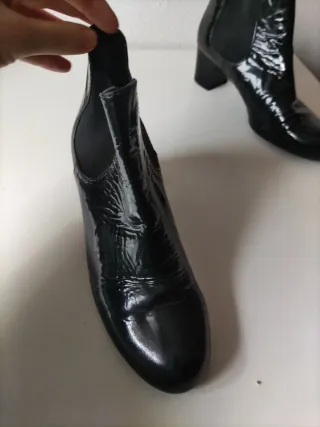 Botines charol tacón