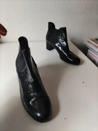 Botines charol tacón