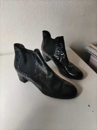 Botines charol tacón