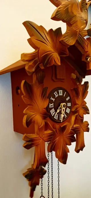 Orologio a cucù vintage in legno