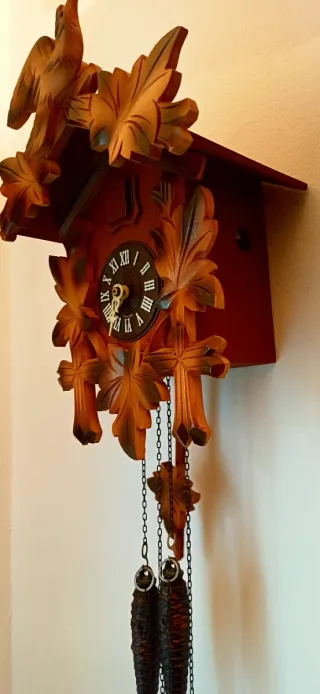 Orologio a cucù vintage in legno