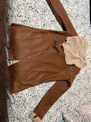 Chaqueta efecto piel con borreguito