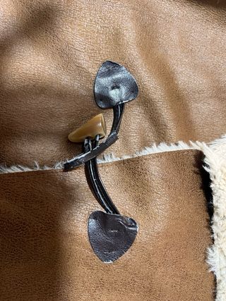 Chaqueta efecto piel con borreguito