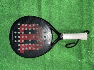 Pala de pádel Wilson Pro Staff y paletero Joma
