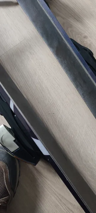 Esquís Quechua con fijaciones y bastones