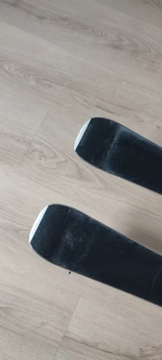 Esquís Quechua con fijaciones y bastones