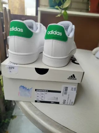 Zapatillas Adidas Niños T35 Blancas y Verdes