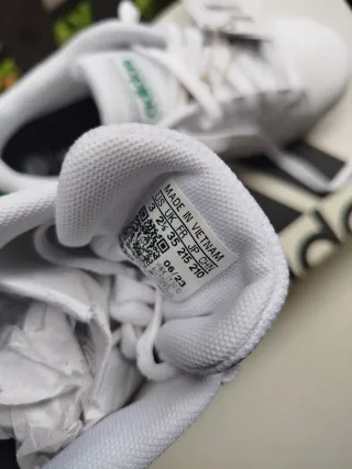 Zapatillas Adidas Niños T35 Blancas y Verdes