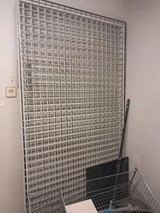 6 Vallas metálicas nuevas más 2 estanterías