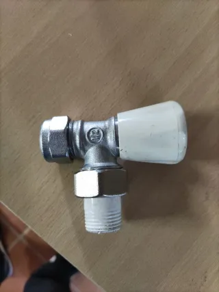 Válvula radiador 1/2-16 Caleffi + detentor.