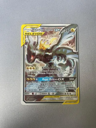 Carta Pokémon Pikachu y Zekrom GX 240 PS