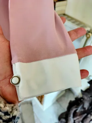 Blusa rosa Lisse con encaje y perlas