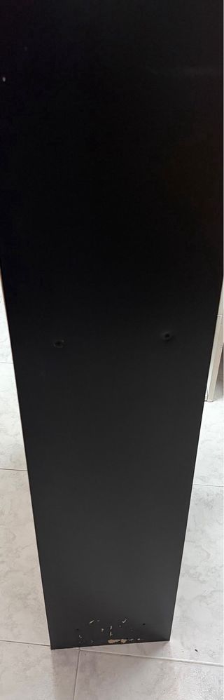 Librería Ikea Negra