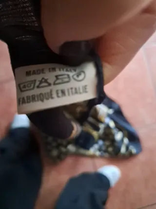 Foulard nero e giallo con catene